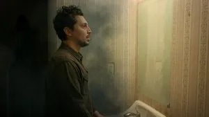 Koltuklar Dik, Masalar Kilitli