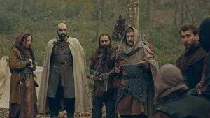 Demir Kalenin Kuzgunları: Ahşap Sandığın Muhafızları